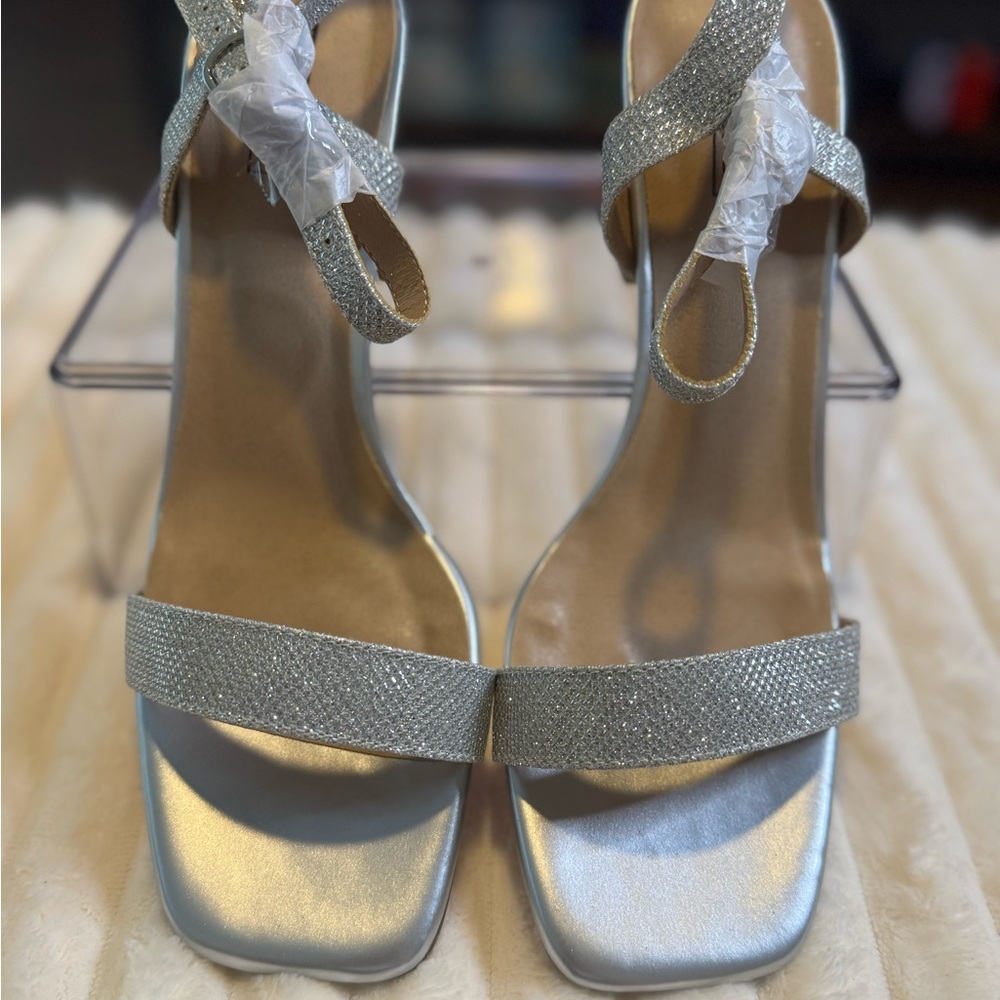 IDIFU Shimmering Silver Heels
